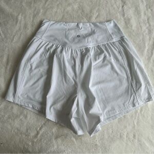 Halara Breezeful High Waisted Crossover Shorts 4” Size Medium White